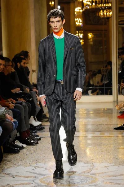 Look 33